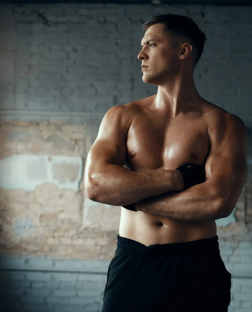 Hombre seguro de sí mismo — programa de aumento masculino en Russald Medical